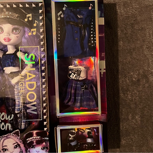 **SOLD** Rainbow Vision Shadow High Uma Van Hoose Neon Blue Doll - Picture 5 of 7